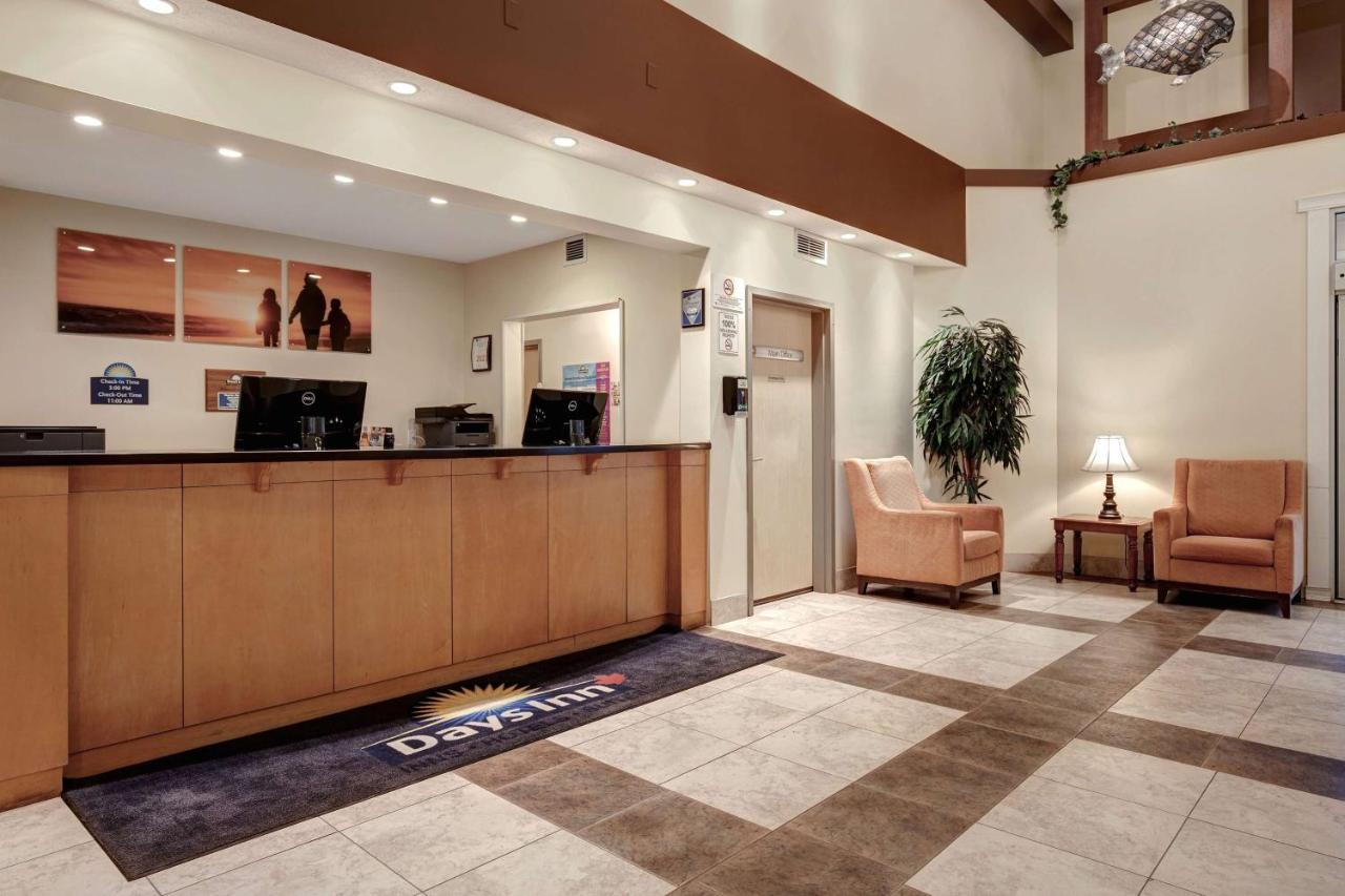 Days Inn By Wyndham Dawson Creek Ngoại thất bức ảnh