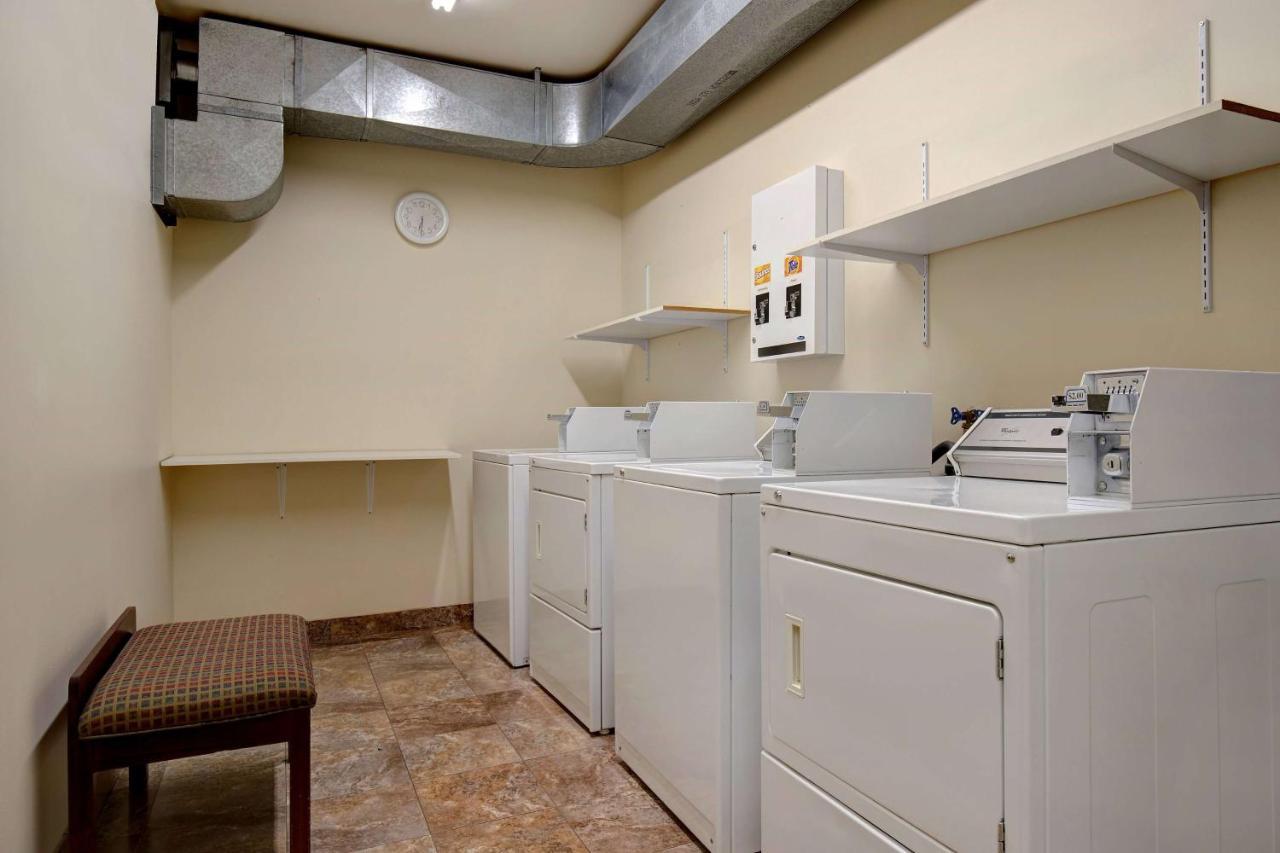Days Inn By Wyndham Dawson Creek Ngoại thất bức ảnh